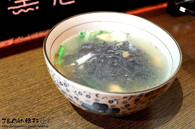 【南投/妖怪村】枯麻喀麵–黑嚕嚕的意麵和餛飩!