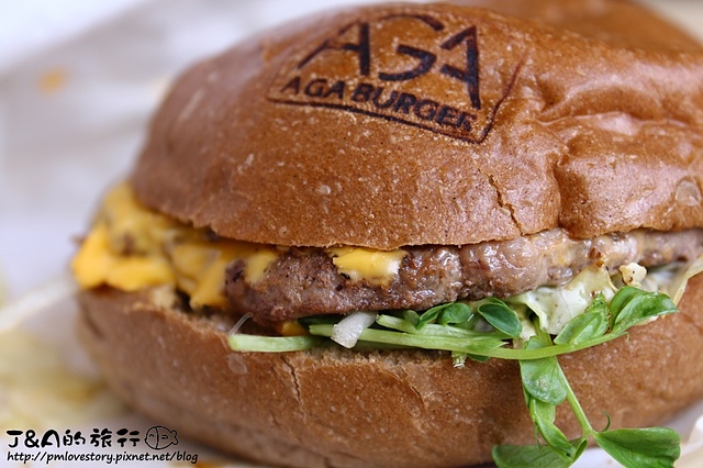 【捷運西門】AGA Burger 阿嘉漢堡專賣店–跟漢堡販賣機買漢堡，西門町外帶式漢堡，100元就能吃到清爽美味唷!