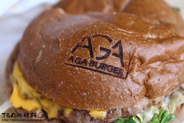 【捷運西門】AGA Burger 阿嘉漢堡專賣店–跟漢堡販賣機買漢堡，西門町外帶式漢堡，100元就能吃到清爽美味唷!