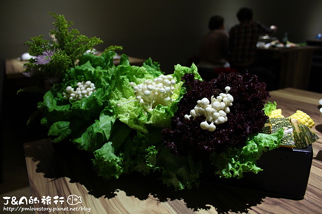 【捷運西門】花食間 精緻麻辣火鍋–藝術火鍋，食材與藝術融合，視覺味覺都享受!