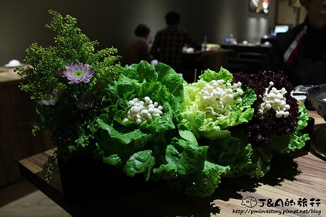 【捷運西門】花食間 精緻麻辣火鍋–藝術火鍋，食材與藝術融合，視覺味覺都享受!