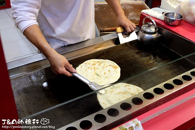 【捷運市政府】捲餅達人 捲餅專賣店–酥脆有嚼勁餅皮，烤鴨捲餅、過貓沙拉捲餅、甜煎餅任你選擇!