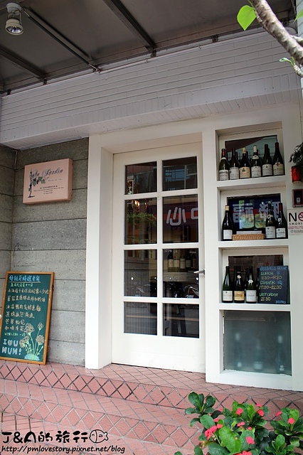 【捷運南京東路】Au Jardin (Bistro du Vin)–咖啡牛小排，肉軟嫩、香氣十足!