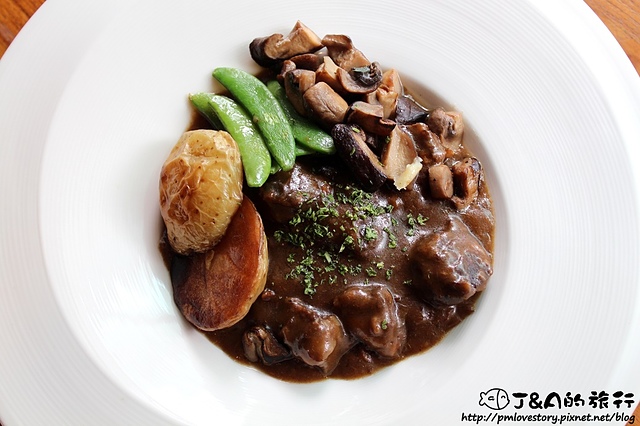 【捷運南京東路】Au Jardin (Bistro du Vin)–咖啡牛小排，肉軟嫩、香氣十足!