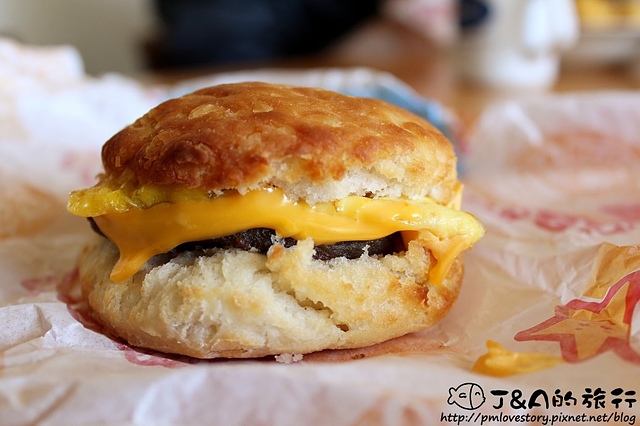 【美國西岸♥Torrance】Carl’s Jr.–Biscuit做的漢堡!濃郁起司、香腸搭上酥香紮實的Biscuit!