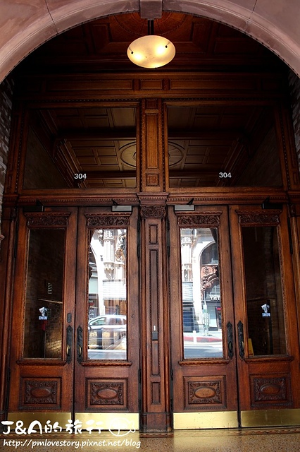 【美國西岸♥洛杉磯】Bradbury Building–電影拍攝場景，著名懸疑階梯、洛杉磯市區古老的地標建築~