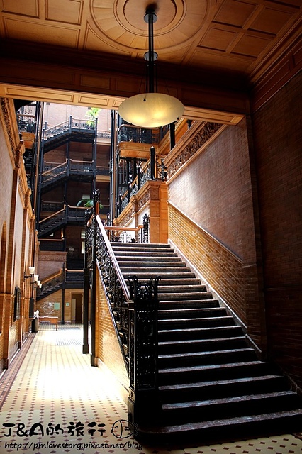 【美國西岸♥洛杉磯】Bradbury Building–電影拍攝場景，著名懸疑階梯、洛杉磯市區古老的地標建築~