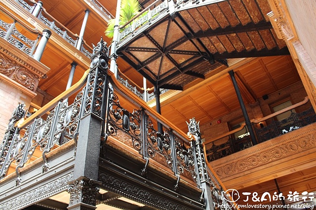 【美國西岸♥洛杉磯】Bradbury Building–電影拍攝場景，著名懸疑階梯、洛杉磯市區古老的地標建築~