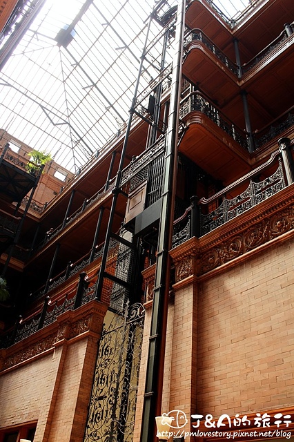 【美國西岸♥洛杉磯】Bradbury Building–電影拍攝場景，著名懸疑階梯、洛杉磯市區古老的地標建築~