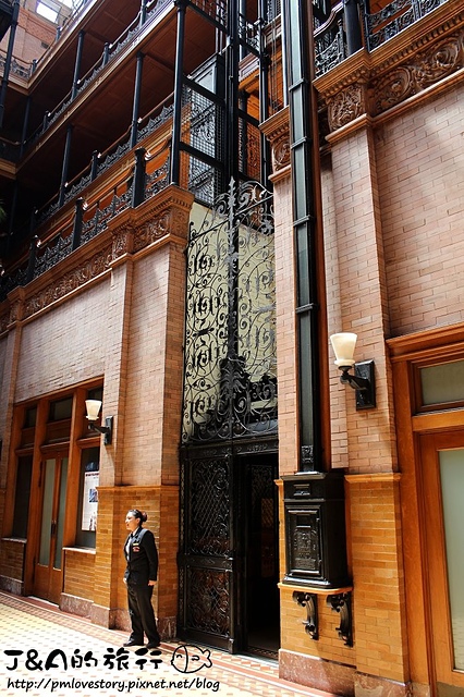 【美國西岸♥洛杉磯】Bradbury Building–電影拍攝場景，著名懸疑階梯、洛杉磯市區古老的地標建築~