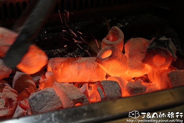 【捷運西門】三朵花炭火燒肉‧鍋物–壽星免費。生食生蠔吃到飽，燒肉海鮮、韓式料理、火鍋 吃到飽，也可以選擇單點唷!