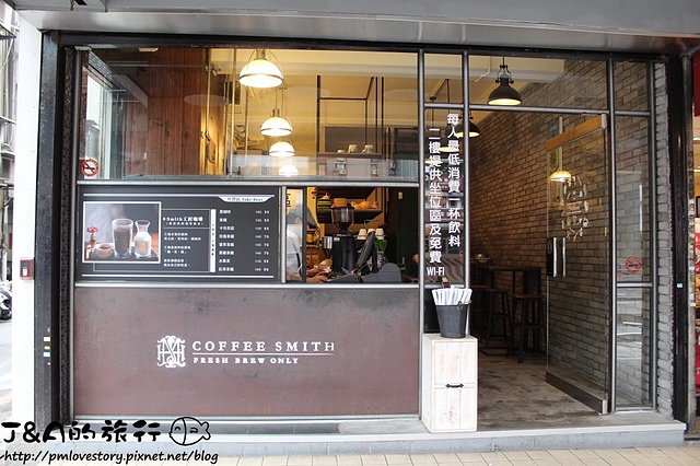 【捷運南京東路】Coffee Smith 復北店–干貝明太子寬麵好濃郁、菲力牛排外酥內嫩又多汁!還有早午餐可以選擇~