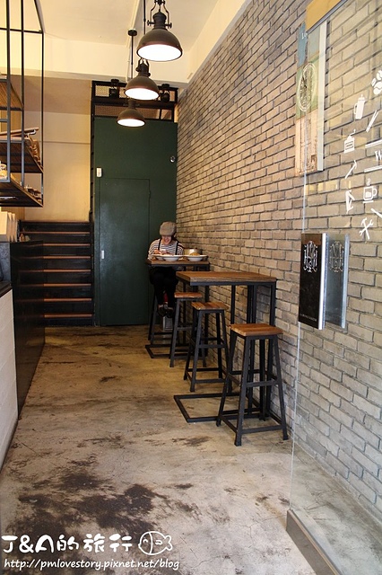 【捷運南京東路】Coffee Smith 復北店–干貝明太子寬麵好濃郁、菲力牛排外酥內嫩又多汁!還有早午餐可以選擇~