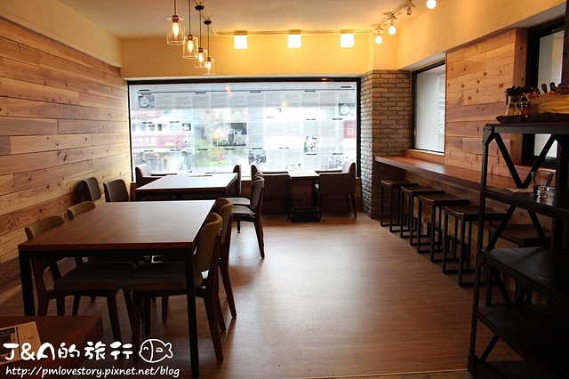 【捷運南京東路】Coffee Smith 復北店–干貝明太子寬麵好濃郁、菲力牛排外酥內嫩又多汁!還有早午餐可以選擇~