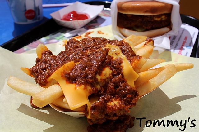 【美國西岸♥Universal City】Tommy’s–胖胖的薯條吃起來酥軟鹹香~漢堡表現就普普!