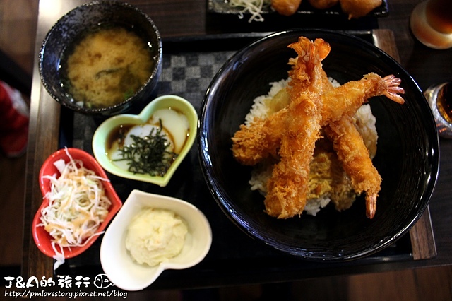 【台北車站】新丼–丼飯與蔥花、起司、泡菜、九層塔蹦出新的滋味! 非凡大探索蔥丼/非凡大探索平價丼飯/非凡大探索起司丼飯