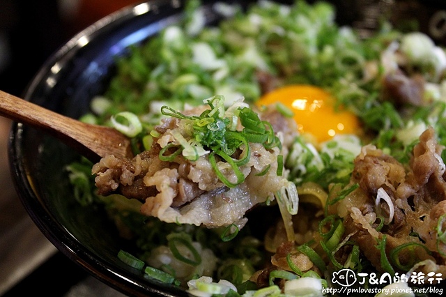 【台北車站】新丼–丼飯與蔥花、起司、泡菜、九層塔蹦出新的滋味! 非凡大探索蔥丼/非凡大探索平價丼飯/非凡大探索起司丼飯