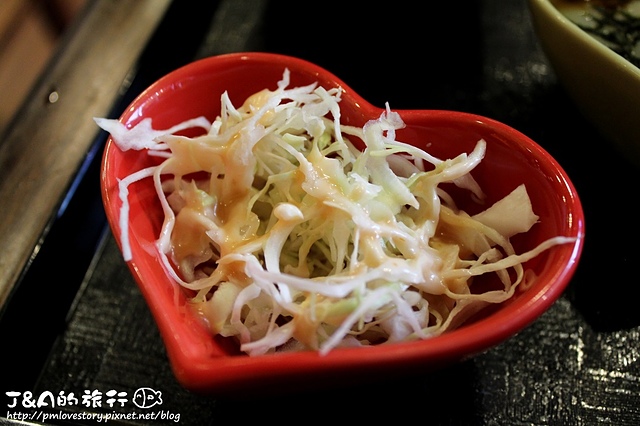 【台北車站】新丼–丼飯與蔥花、起司、泡菜、九層塔蹦出新的滋味! 非凡大探索蔥丼/非凡大探索平價丼飯/非凡大探索起司丼飯