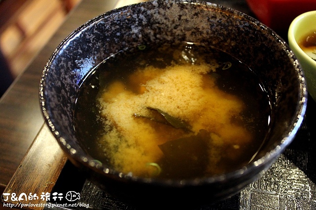 【台北車站】新丼–丼飯與蔥花、起司、泡菜、九層塔蹦出新的滋味! 非凡大探索蔥丼/非凡大探索平價丼飯/非凡大探索起司丼飯