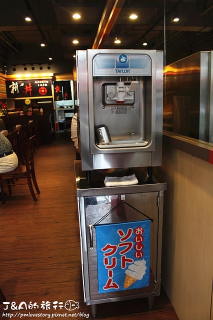 【台北車站】新丼–丼飯與蔥花、起司、泡菜、九層塔蹦出新的滋味! 非凡大探索蔥丼/非凡大探索平價丼飯/非凡大探索起司丼飯