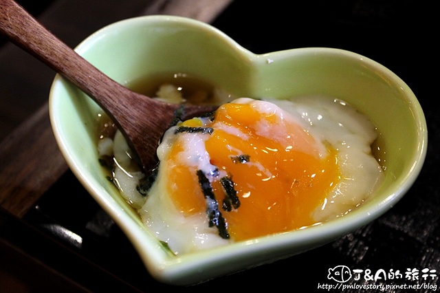 【台北車站】新丼–丼飯與蔥花、起司、泡菜、九層塔蹦出新的滋味! 非凡大探索蔥丼/非凡大探索平價丼飯/非凡大探索起司丼飯