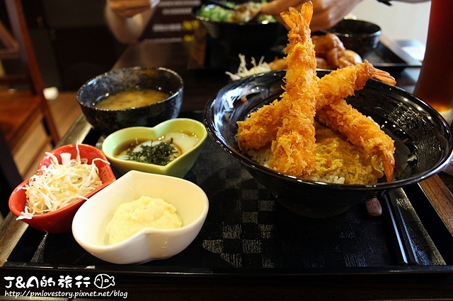 【台北車站】新丼–丼飯與蔥花、起司、泡菜、九層塔蹦出新的滋味! 非凡大探索蔥丼/非凡大探索平價丼飯/非凡大探索起司丼飯