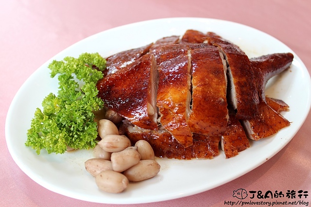 華漾大飯店–烤鴨皮酥肉嫩，醉雞酒香濃郁冰涼爽口，3人只要999元就能享用豐富港式點心~