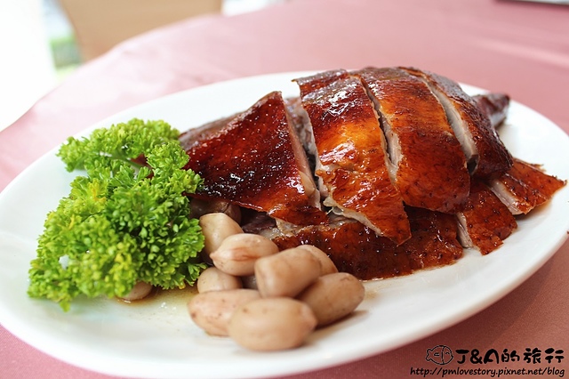 華漾大飯店–烤鴨皮酥肉嫩，醉雞酒香濃郁冰涼爽口，3人只要999元就能享用豐富港式點心~