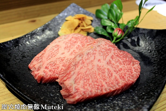 【捷運忠孝敦化】炭火燒肉無敵 Muteki–專人服務，牛舌Q嫩、牛肋條酥又有嚼勁，中秋節烤肉推薦!