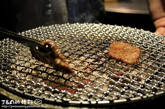 【捷運忠孝敦化】炭火燒肉無敵 Muteki–專人服務，牛舌Q嫩、牛肋條酥又有嚼勁，中秋節烤肉推薦!