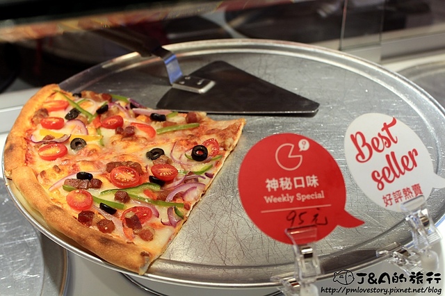 【捷運台北101/世貿】Pizza Denise–義式辣腸濃郁鹹香又涮嘴，外帶式比薩專賣店 Att 4 Fun後方!