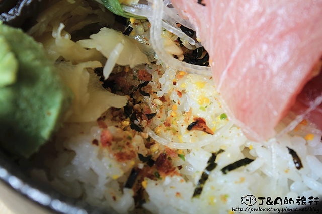 【捷運中山國中】躼腳日式料理 (身長腳日式料理)–新鮮厚片生魚丼只要120元唷!平價海鮮丼、生魚丼 生魚片飯!