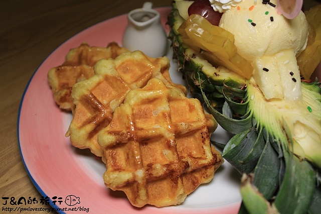 【捷運信義安和】蕾蓓蒂比利時鬆餅 Le Petit Waffle–鬆餅漢堡好好吃，抽免費雙人鬆餅餐。