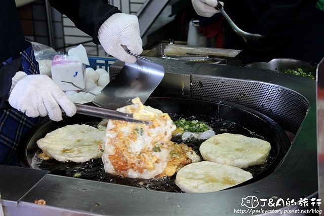 【宜蘭/礁溪】礁溪柯氏蔥油餅(礁溪蔥油餅)–有嚼勁餅皮搭配濃郁蔥花香氣，礁溪人氣排隊美食小吃。