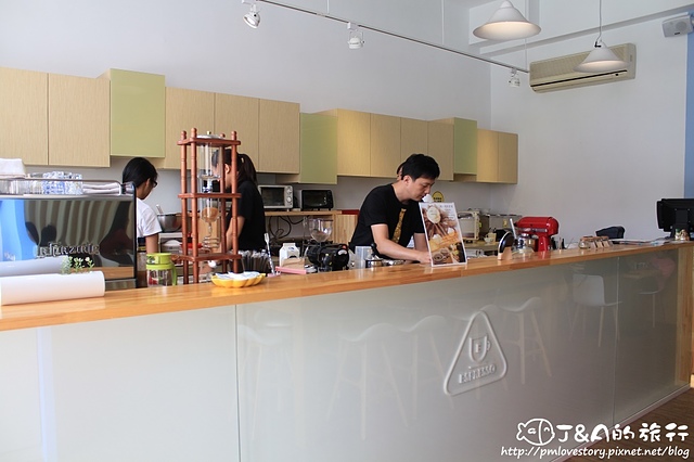 【捷運新北投】Triple E Cafe 三宜咖啡館–酥實鬆餅搭Q軟麻糬與濃郁巧克力冰淇淋!