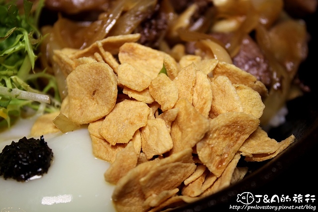 【捷運忠孝復興】開丼 燒肉VS丼飯–滿滿骰子牛和松阪豬的丼飯，吃得好過癮! 微風廣場美食街