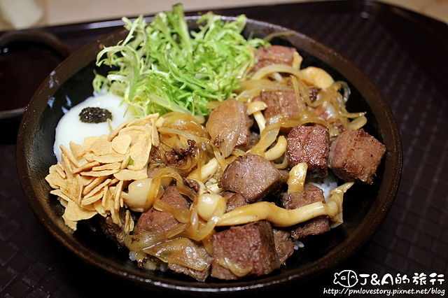 【捷運忠孝復興】開丼 燒肉VS丼飯–滿滿骰子牛和松阪豬的丼飯，吃得好過癮! 微風廣場美食街