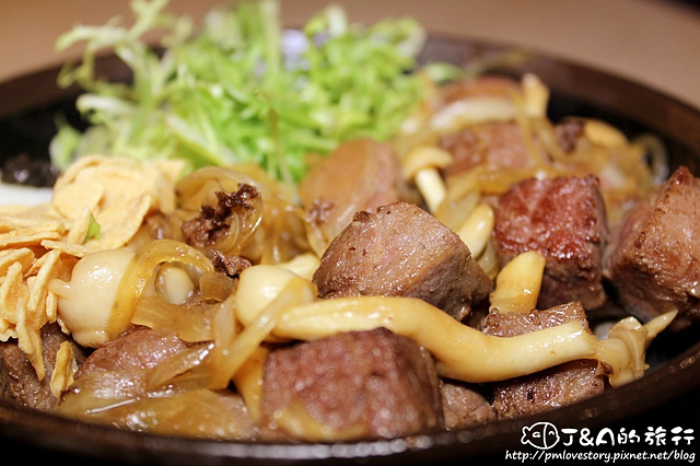 【捷運忠孝復興】開丼 燒肉VS丼飯–滿滿骰子牛和松阪豬的丼飯，吃得好過癮! 微風廣場美食街