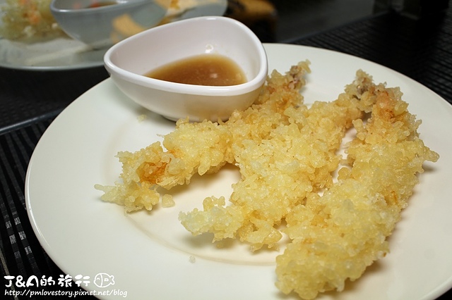 【台北車站】台北凱撒大飯店 Checkers自助餐廳–厚切生魚片.帝王蟹.馬卡龍吃到飽，假日用餐還送龍蝦、和牛握壽司唷! Caesar Park Taipei