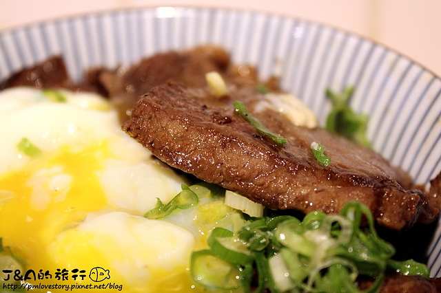 【捷運六張犁】滿燒肉丼食堂–牛排丼搭配半熟溫泉蛋好誘人!