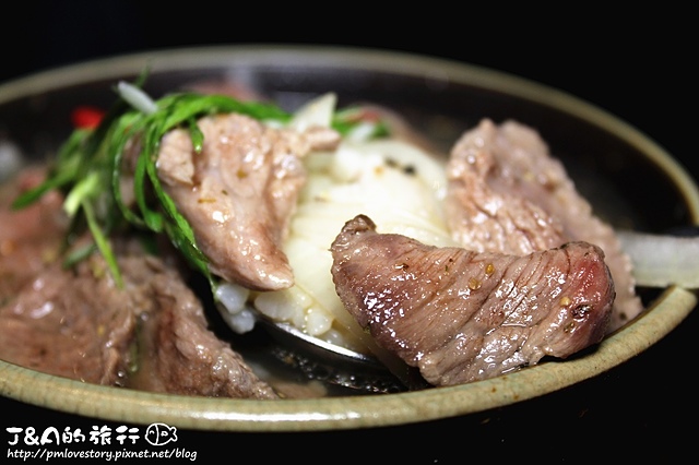 【捷運六張犁】炙酒宅–生牛肉泡飯還不錯，寵物友善餐廳。