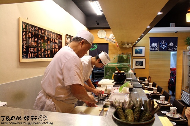 【捷運芝山】豚馬日本料理–海膽丼多層次的味道與口感還蠻不錯呢。 捷運芝山美食、無菜單日本料理