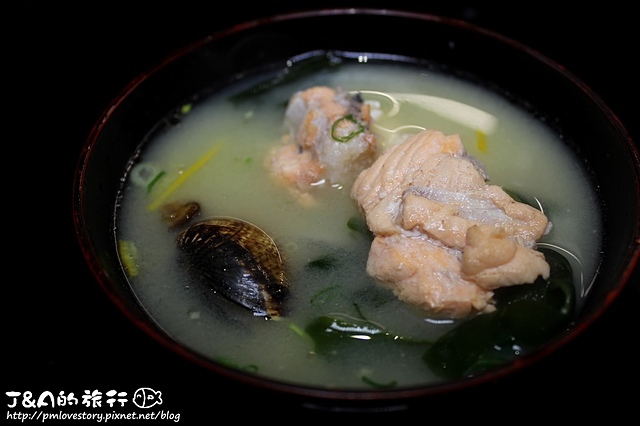 【捷運芝山】豚馬日本料理–海膽丼多層次的味道與口感還蠻不錯呢。 捷運芝山美食、無菜單日本料理