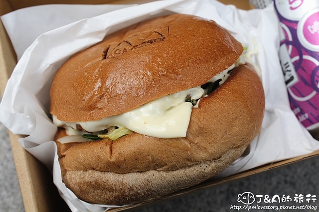 【捷運西門】AGA Burger 阿嘉漢堡專賣店–可愛漢堡販賣機,手工漢堡搭炒蔬菜,好吃清爽不油膩。外帶式漢堡專賣店