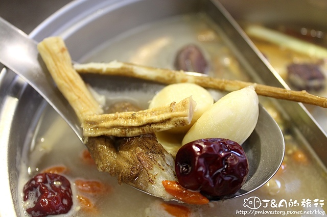 【捷運國父紀念館】蒙古紅蒙古火鍋–百種食材吃到飽，海鮮.安格斯牛肉.明治冰淇淋.紐芝蘭樂活冰淇淋都是吃到飽唷~母親節聚餐餐廳