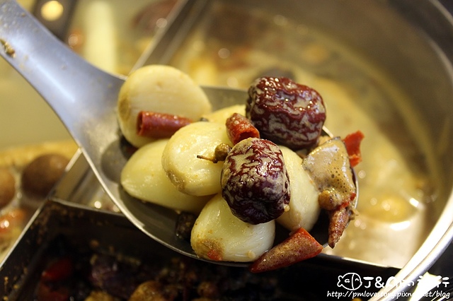 【捷運國父紀念館】蒙古紅蒙古火鍋–百種食材吃到飽，海鮮.安格斯牛肉.明治冰淇淋.紐芝蘭樂活冰淇淋都是吃到飽唷~母親節聚餐餐廳