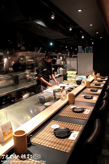 【捷運國父紀念館】漁串場 海鮮串燒居酒屋–海鮮串燒清爽不膩，巨虎蝦彈牙鮮甜。