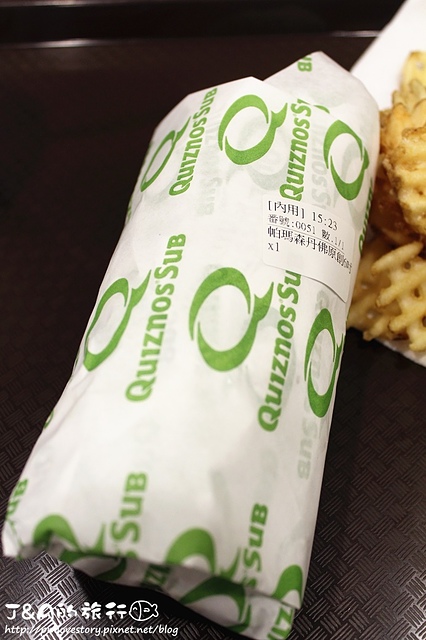 【捷運公館】Quiznos Sub–香烤牛肉起司濃郁搭配上酥軟帕瑪森麵包~ 台大美食 公館美食 美國潛艇堡