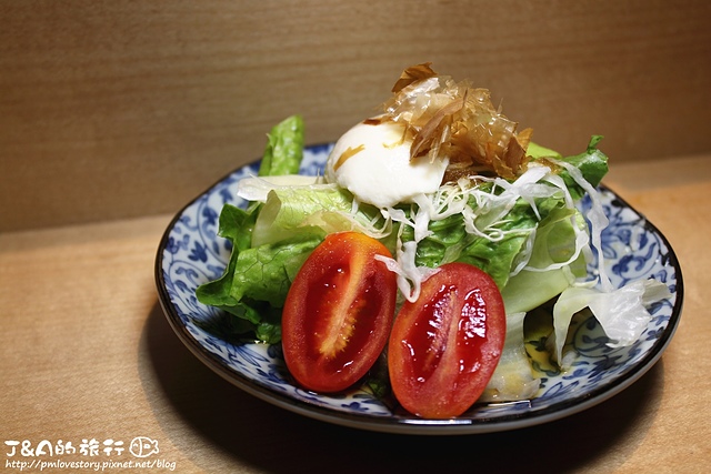 【捷運芝山】鳥哲燒物專門店–鮮美雞肉刺身,吸飽雞湯的米飯鮮香濕潤。 雞肉刺身。生雞肉