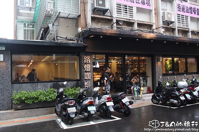 【捷運台電大樓】路燈咖啡 Light Cafe (師大店)–肉食族最愛!濃郁費城牛肉可頌吃完好過癮~路燈咖啡師大店